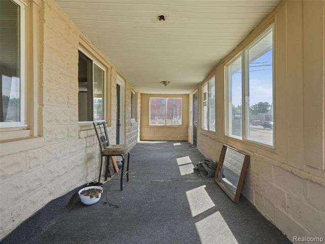 30 W Granet Avenue, Hazel Park, MI 48030