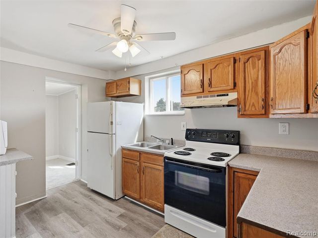 30 W Granet Avenue, Hazel Park, MI 48030