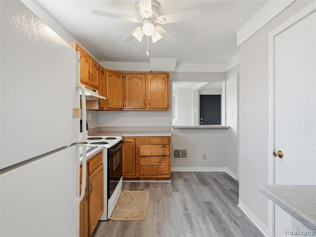 30 W Granet Avenue, Hazel Park, MI 48030