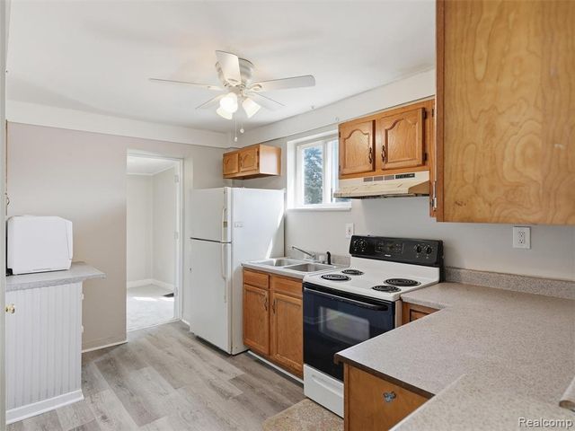 30 W Granet Avenue, Hazel Park, MI 48030