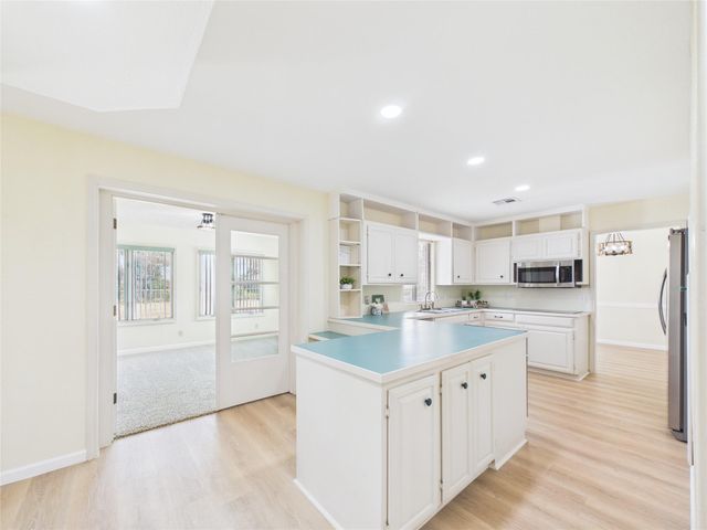 205 Narcissus Street, Lake Jackson, TX 77566