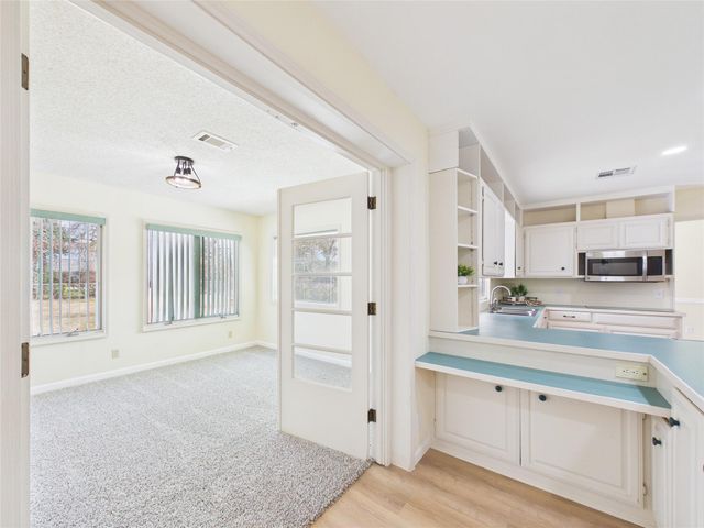 205 Narcissus Street, Lake Jackson, TX 77566