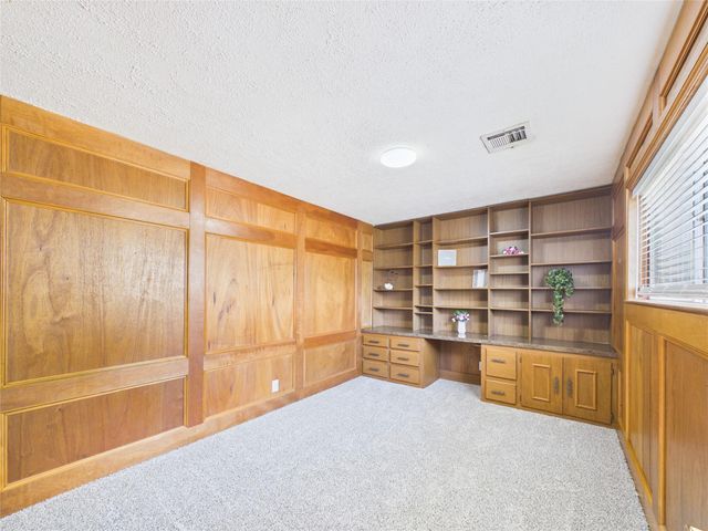 205 Narcissus Street, Lake Jackson, TX 77566