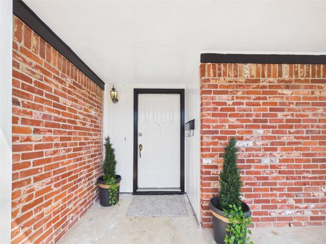 205 Narcissus Street, Lake Jackson, TX 77566