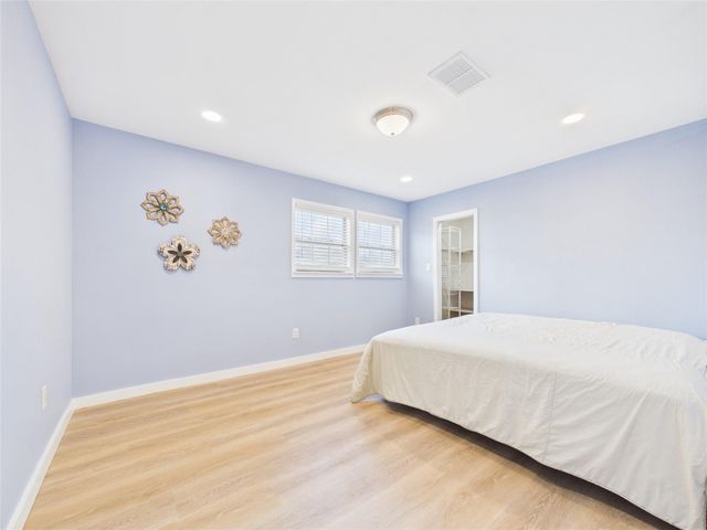 205 Narcissus Street, Lake Jackson, TX 77566