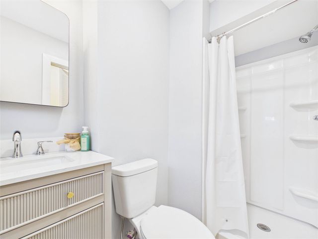 205 Narcissus Street, Lake Jackson, TX 77566