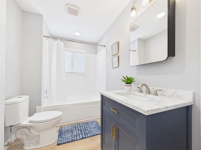 205 Narcissus Street, Lake Jackson, TX 77566