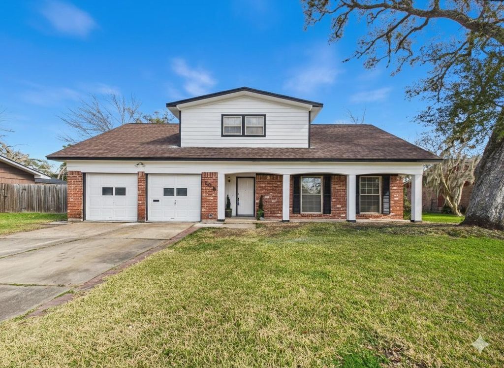 205 Narcissus Street, Lake Jackson, TX 77566