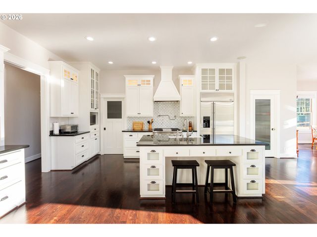 3160 SUMMIT SKY Blvd, Eugene, OR 97405
