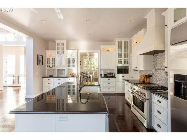 3160 SUMMIT SKY Blvd, Eugene, OR 97405