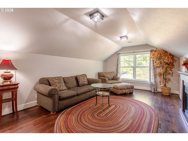3160 SUMMIT SKY Blvd, Eugene, OR 97405