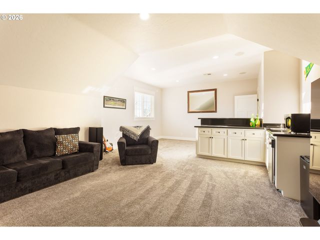 3160 SUMMIT SKY Blvd, Eugene, OR 97405