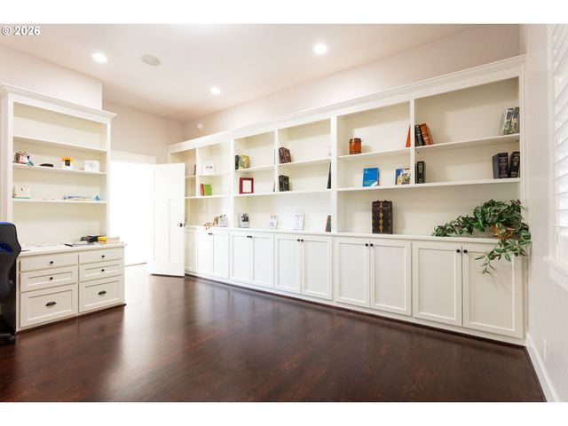 3160 SUMMIT SKY Blvd, Eugene, OR 97405