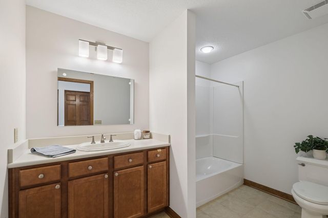 12352 Lakeview Drive N, Maple Grove, MN 55369