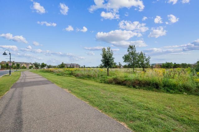12352 Lakeview Drive N, Maple Grove, MN 55369
