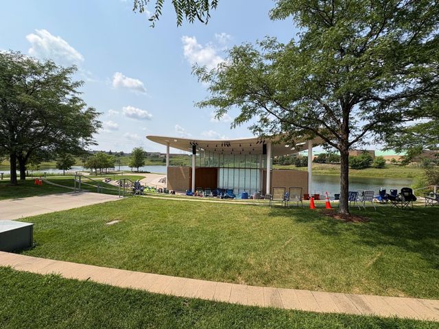 12352 Lakeview Drive N, Maple Grove, MN 55369