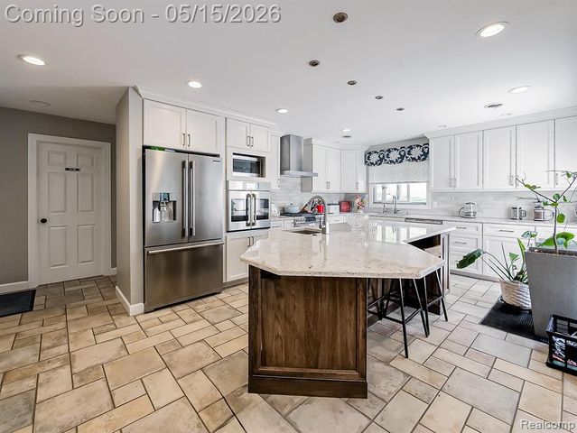 3720 E Clarkston Road, Oakland, MI 48363