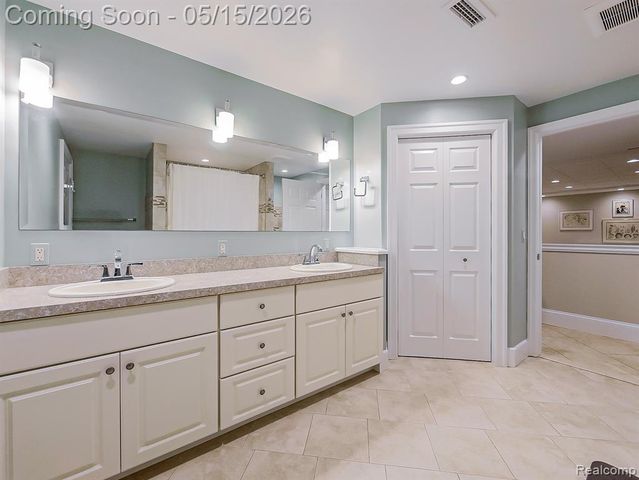3720 E Clarkston Road, Oakland, MI 48363