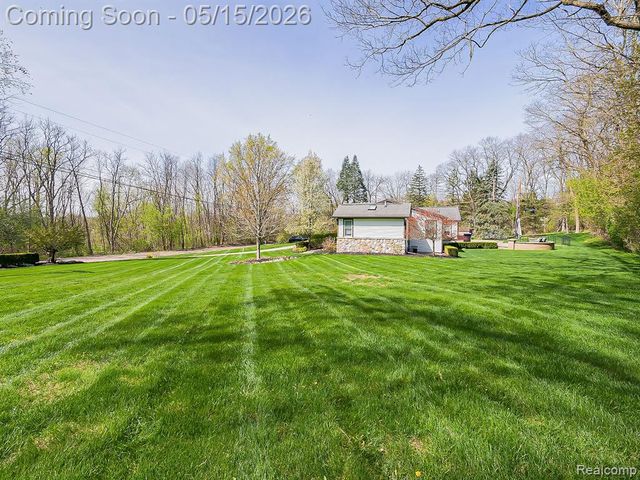 3720 E Clarkston Road, Oakland, MI 48363