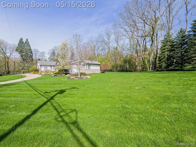3720 E Clarkston Road, Oakland, MI 48363