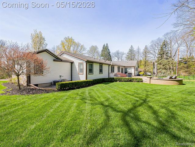 3720 E Clarkston Road, Oakland, MI 48363