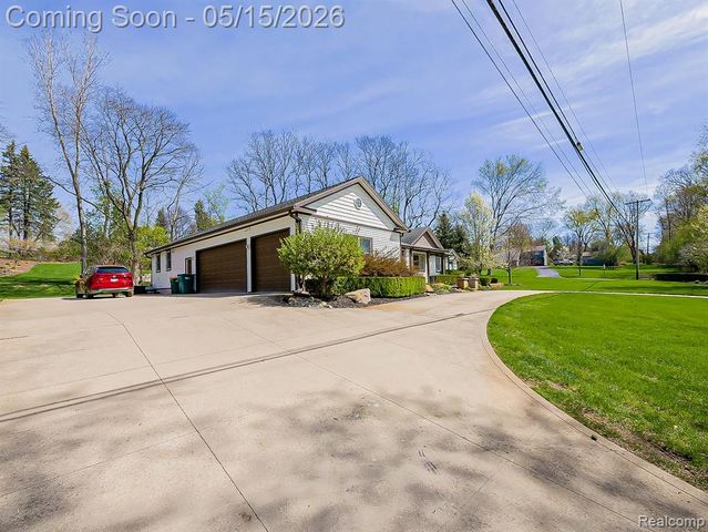 3720 E Clarkston Road, Oakland, MI 48363