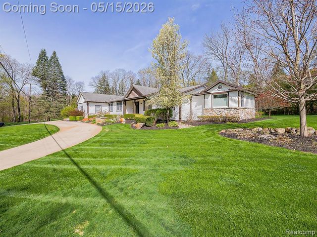 3720 E Clarkston Road, Oakland, MI 48363