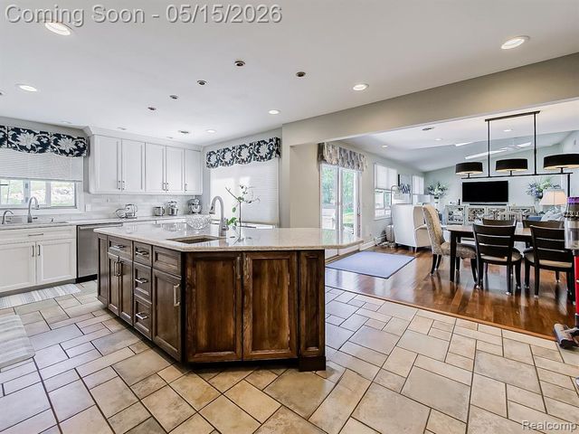 3720 E Clarkston Road, Oakland, MI 48363