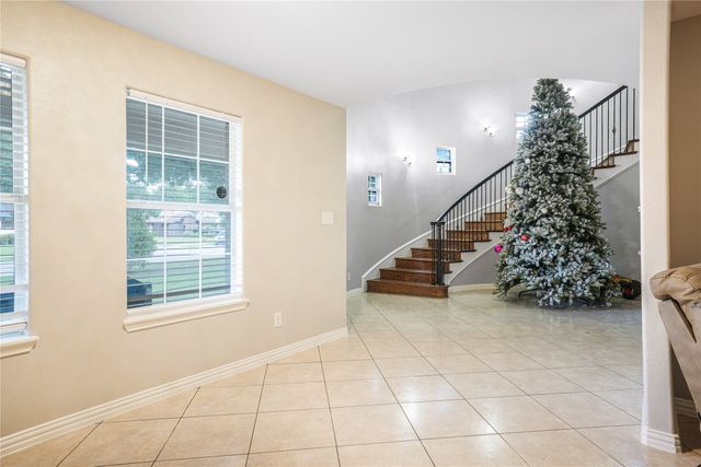 813 Beacon Hill Drive, Irving, TX 75061