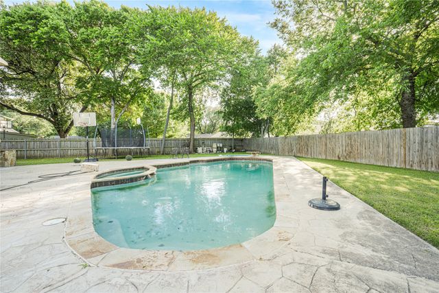 813 Beacon Hill Drive, Irving, TX 75061
