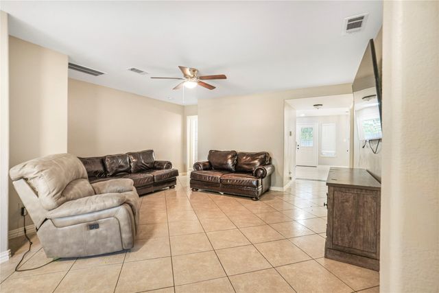 813 Beacon Hill Drive, Irving, TX 75061