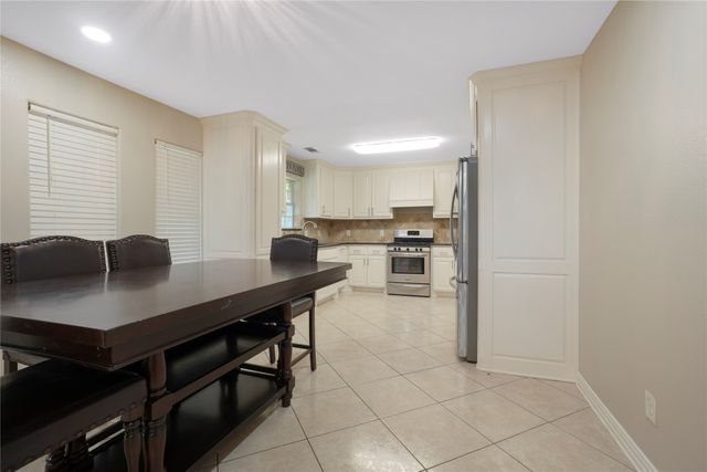813 Beacon Hill Drive, Irving, TX 75061