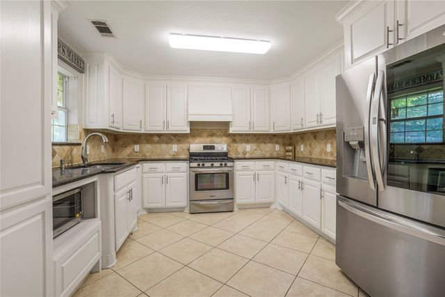 813 Beacon Hill Drive, Irving, TX 75061