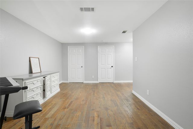 813 Beacon Hill Drive, Irving, TX 75061