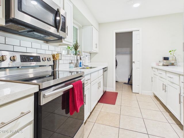 3223 W JOAN DE ARC Avenue, Phoenix, AZ 85029