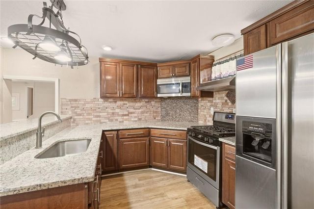 6207 Leavenworth Road, Kansas City, KS 66104