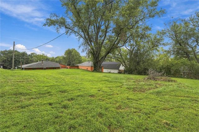 6207 Leavenworth Road, Kansas City, KS 66104