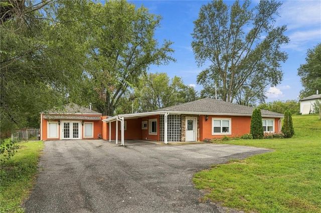 6207 Leavenworth Road, Kansas City, KS 66104