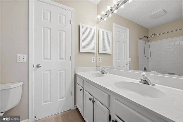6562 OLD CARRIAGE LN, Alexandria, VA 22315