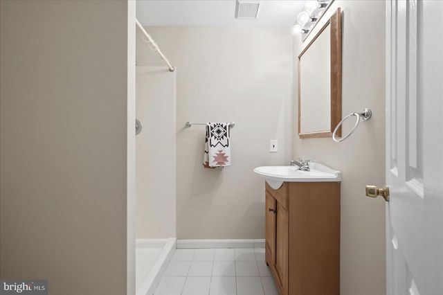 6562 OLD CARRIAGE LN, Alexandria, VA 22315