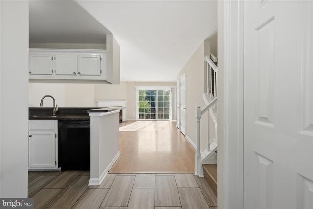 6562 OLD CARRIAGE LN, Alexandria, VA 22315