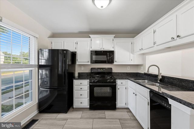 6562 OLD CARRIAGE LN, Alexandria, VA 22315