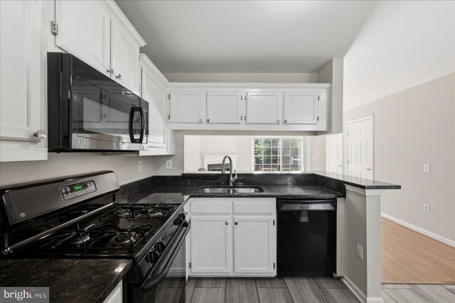 6562 OLD CARRIAGE LN, Alexandria, VA 22315