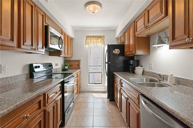 2502 Demere Road 3, St Simons Island, GA 31522