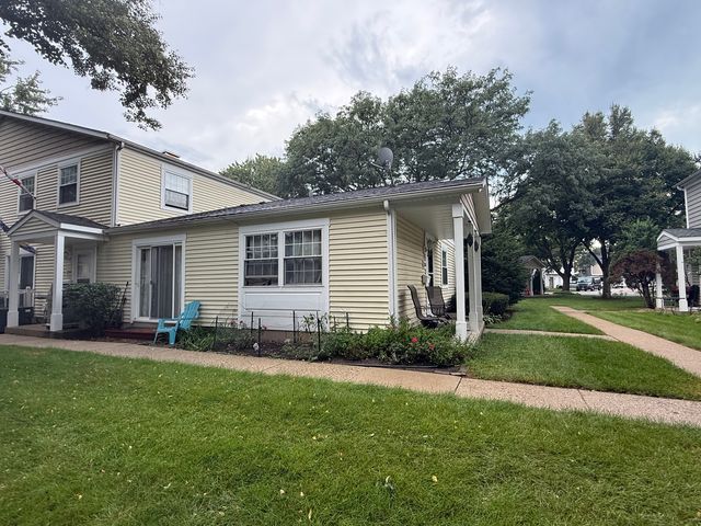 1204 Roth Court 1204, Wheeling, IL 60090