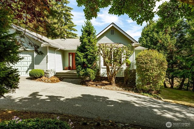 1081 Honeymoon Lake Drive, Greenbank, WA 98253