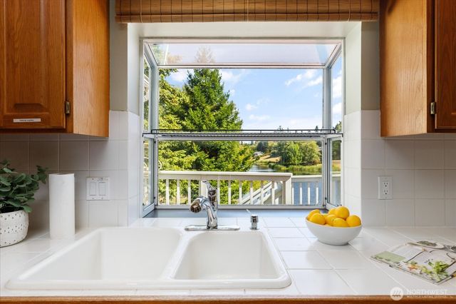 1081 Honeymoon Lake Drive, Greenbank, WA 98253
