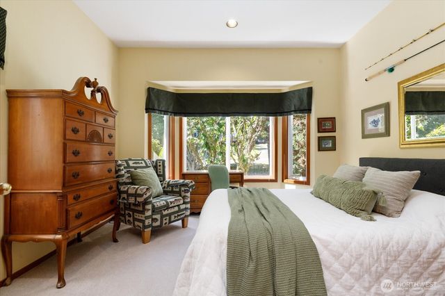 1081 Honeymoon Lake Drive, Greenbank, WA 98253
