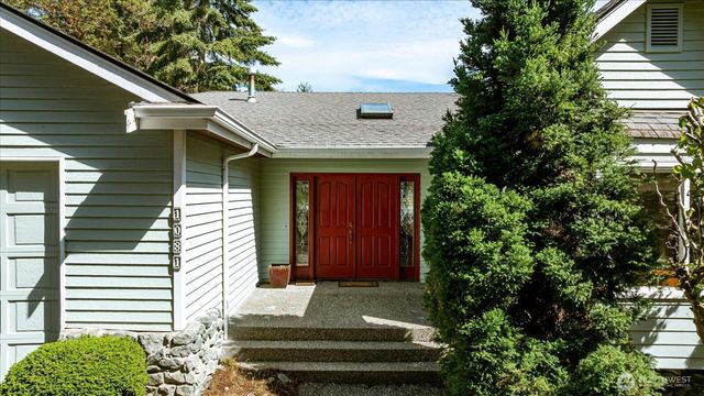1081 Honeymoon Lake Drive, Greenbank, WA 98253