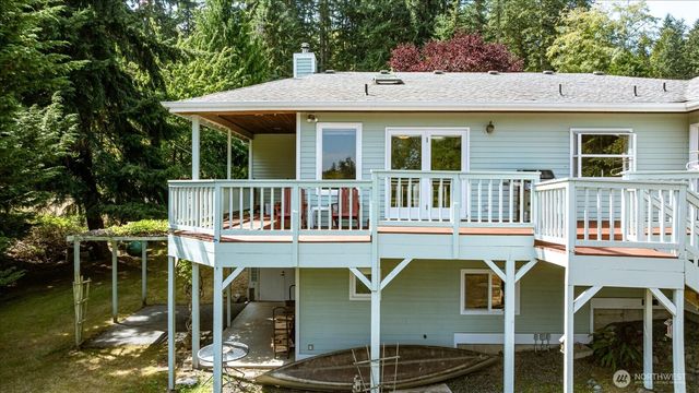 1081 Honeymoon Lake Drive, Greenbank, WA 98253